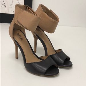 Mia Sandals - Never Worn